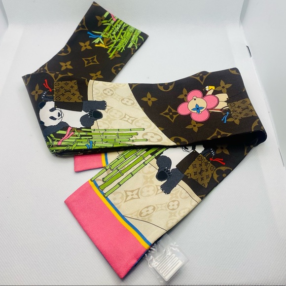 NEW Louis Vuitton Silk Monogram 2021 Vivienne Xmas Animation China Bandeau Scarf - Picture 3 of 9